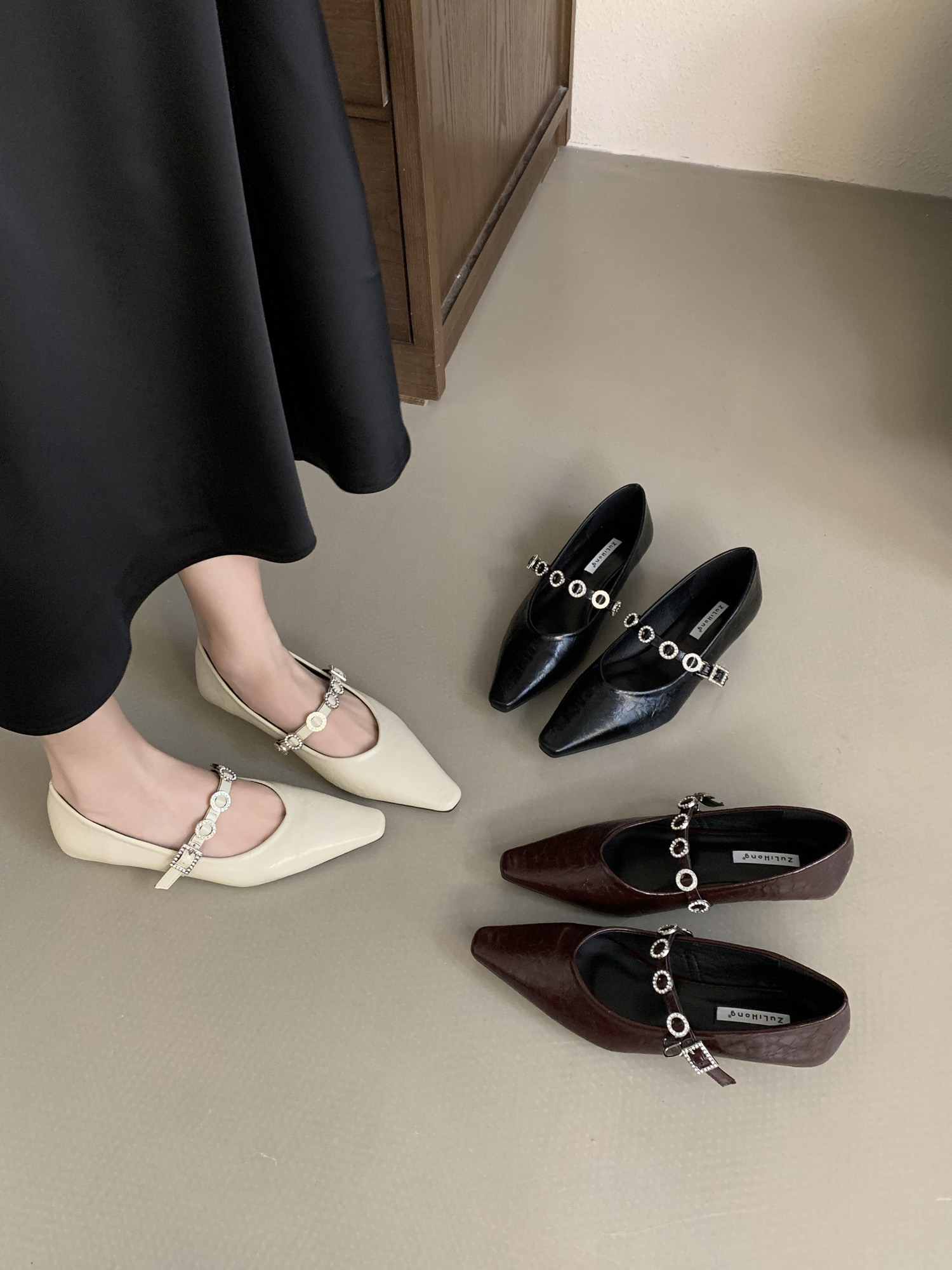2025 Spring Pointed Toe Mary Jane Shoes for Women Korean Style Low Heel with Metal Chain